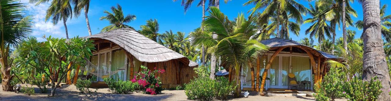 Coconut Garden Beach Resort Maumere Exterior foto