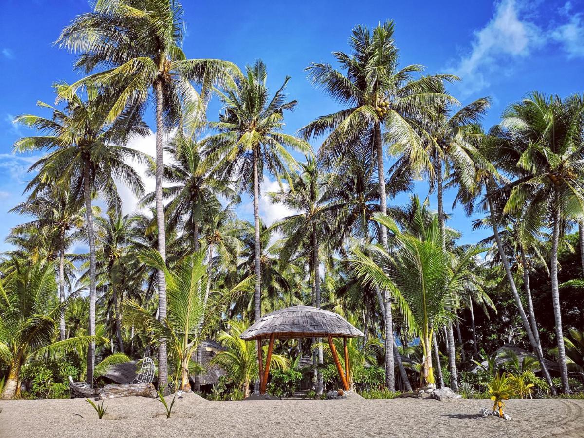 Coconut Garden Beach Resort Maumere Exterior foto