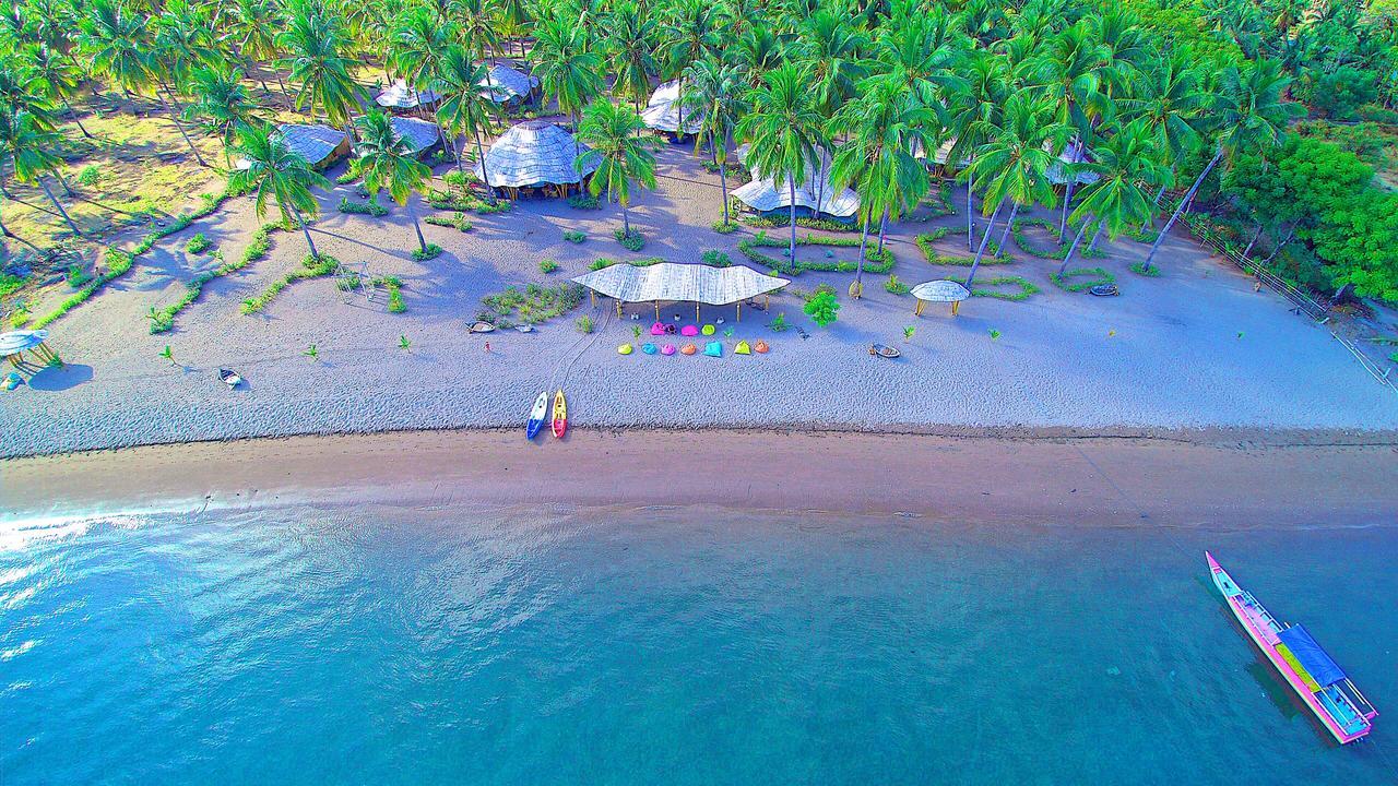 Coconut Garden Beach Resort Maumere Exterior foto