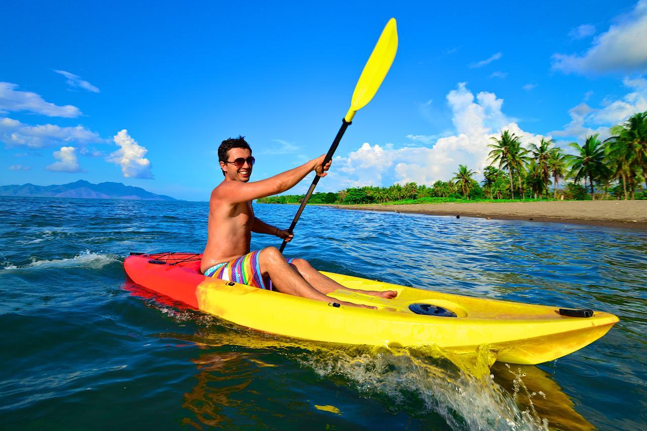 Coconut Garden Beach Resort Maumere Exterior foto