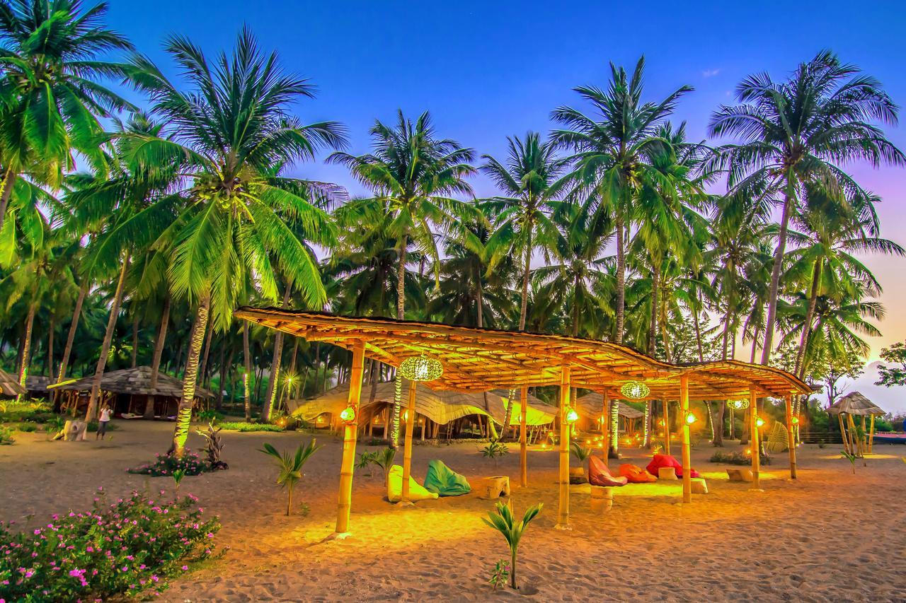 Coconut Garden Beach Resort Maumere Exterior foto