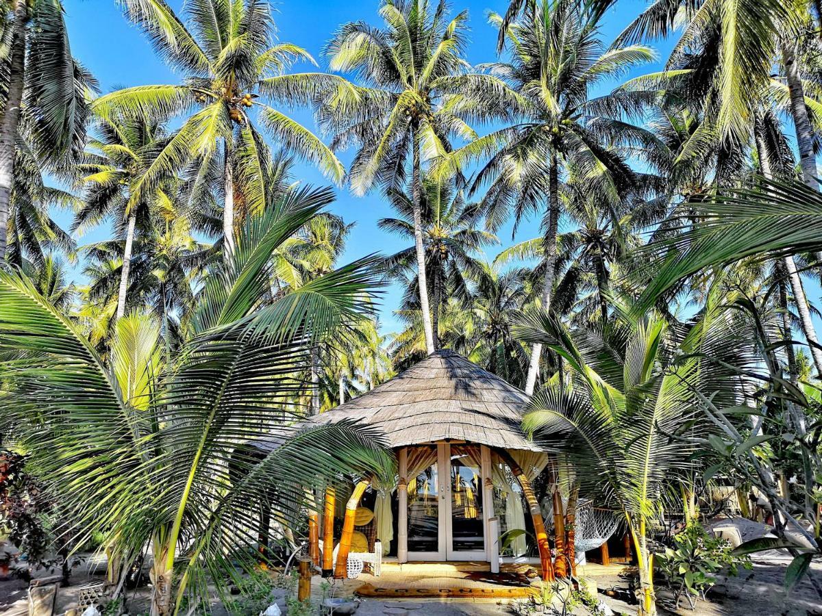 Coconut Garden Beach Resort Maumere Habitación foto