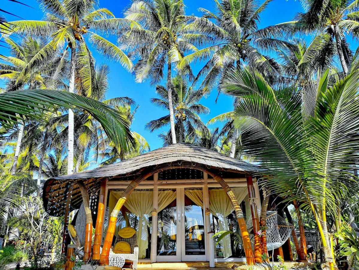 Coconut Garden Beach Resort Maumere Exterior foto